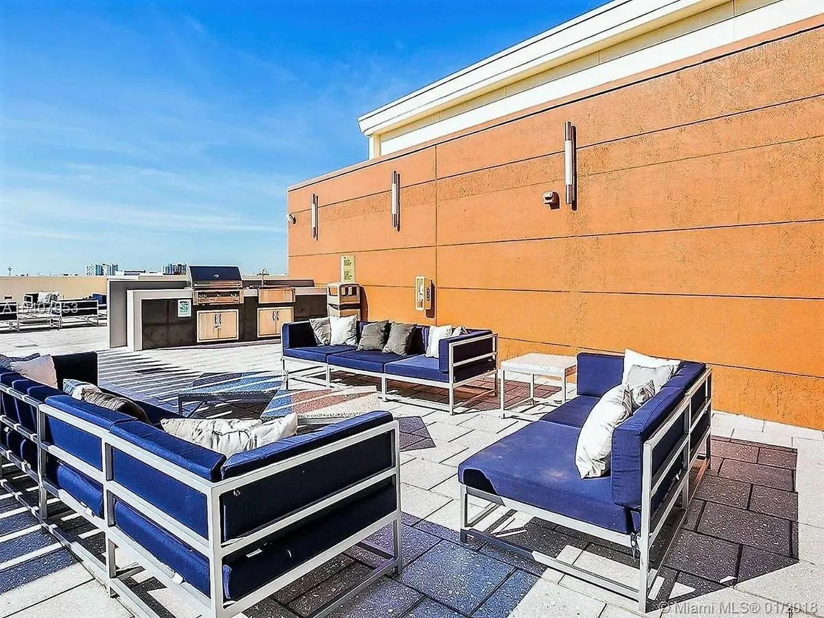 Modern 1 Bedroom Midtown With Free Parking Апартаменты