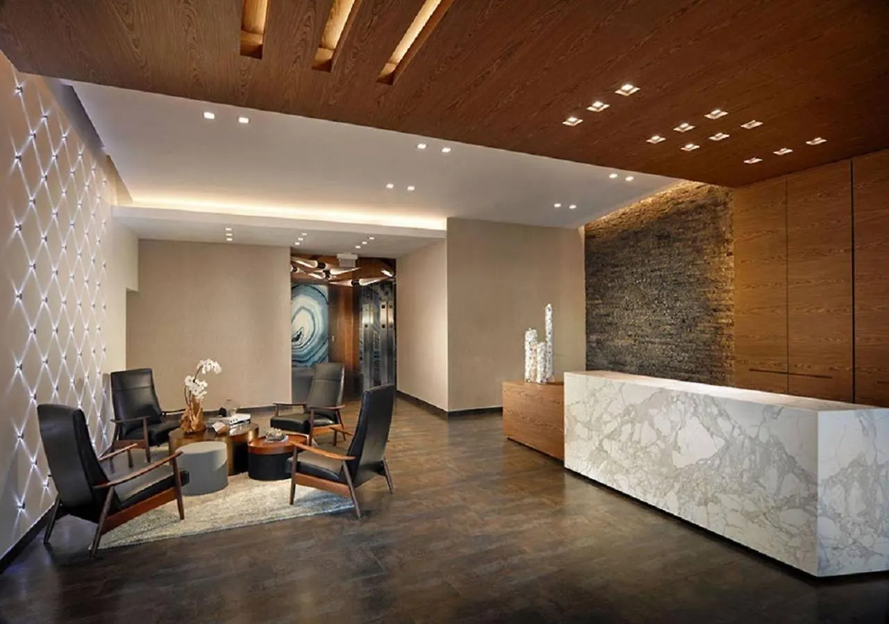 Modern 1 Bedroom Midtown With Free Parking Апартаменты