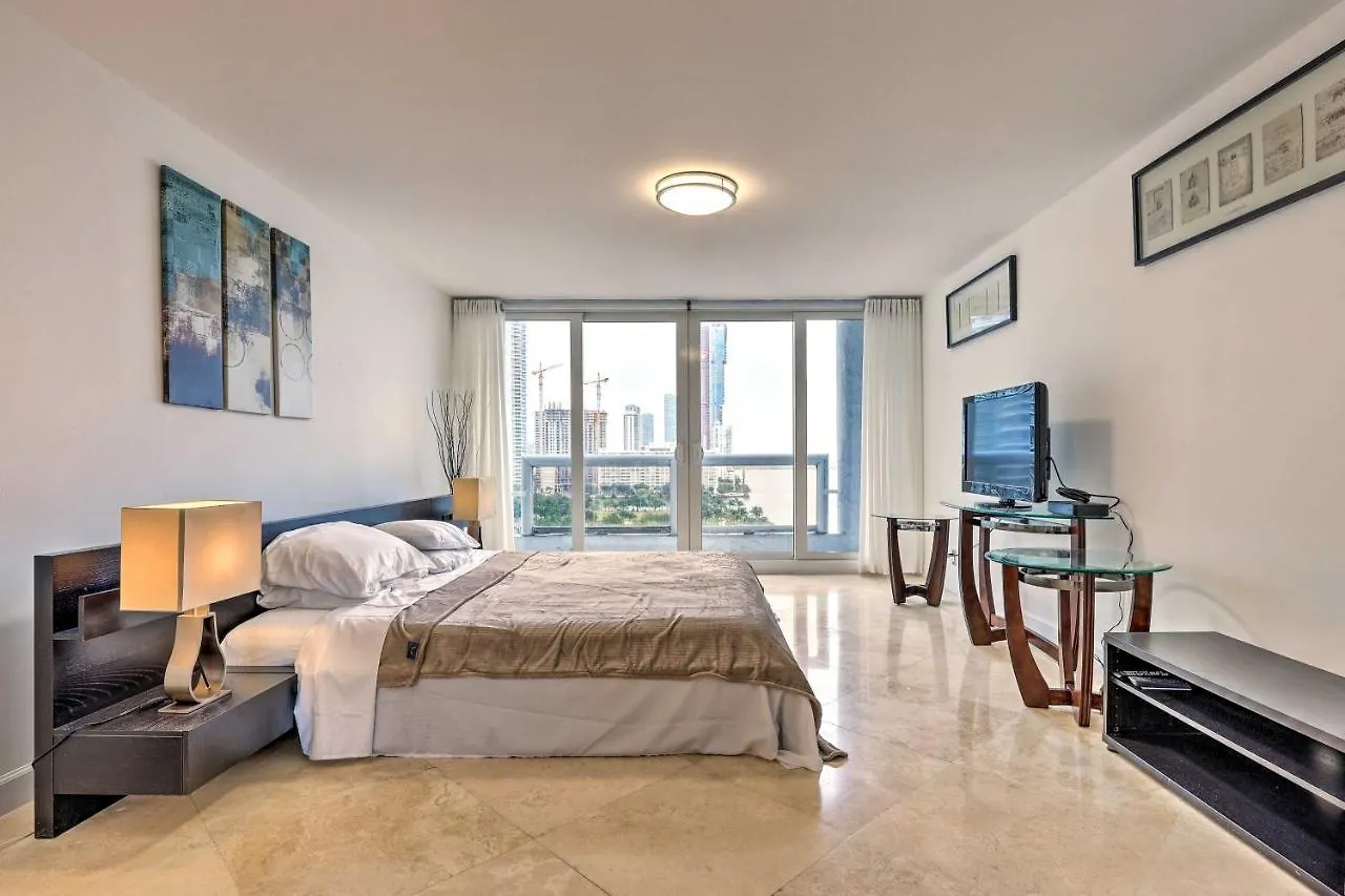 Waterfront High-rise - 5 Mi *