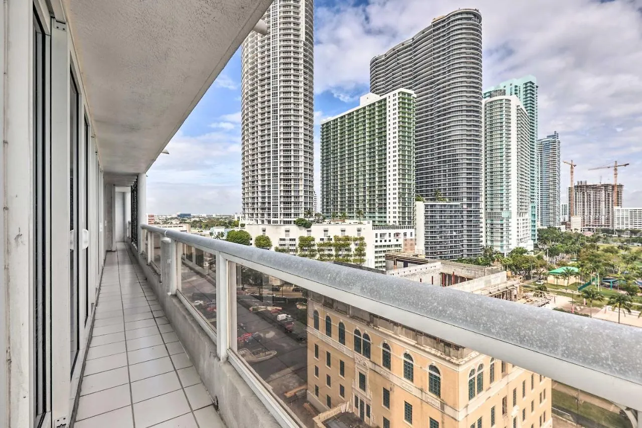 Waterfront High-rise - 5 Mi *