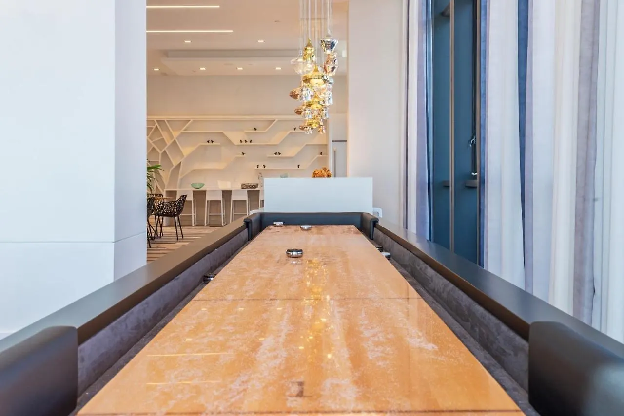 Global Luxury Downtown Apartment