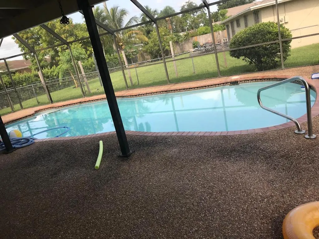 82-10sw 135av * Miami