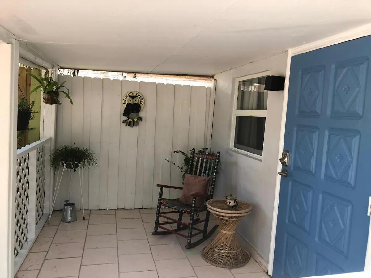 Independent In Little Havana Apartment *