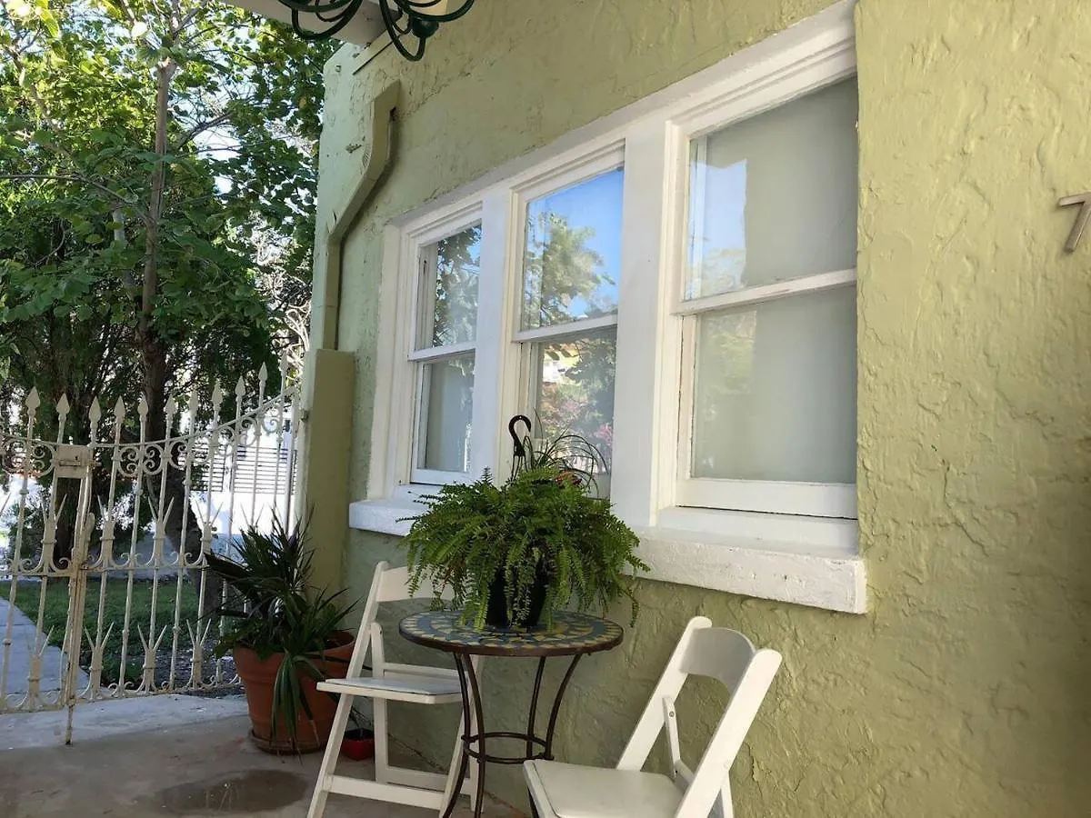 Cozy Aqua Private With Parking Δωμάτια σε οικογενειακή κατοικία *