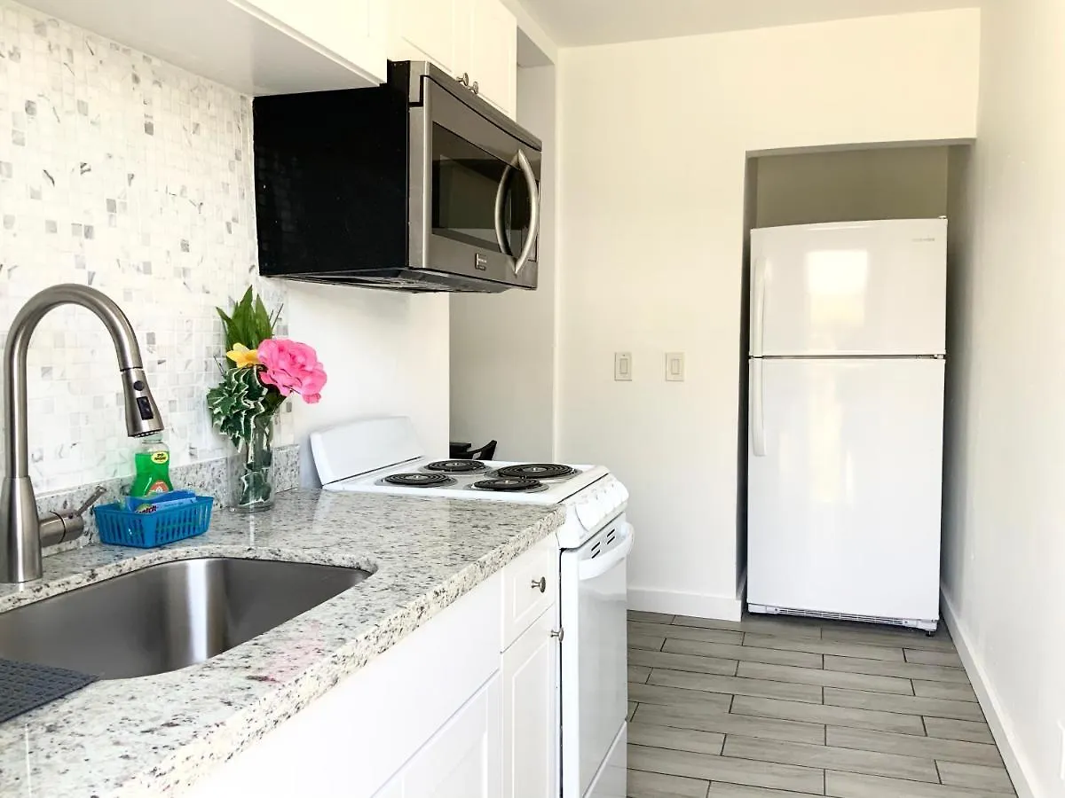 Adorable Private In The Heart Of Miami!