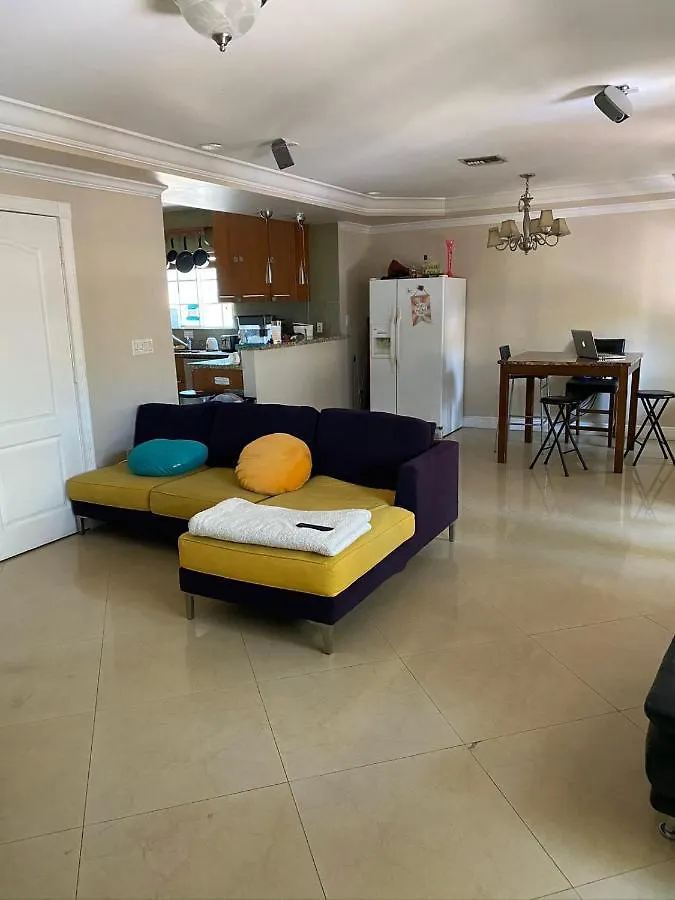 House World Connect Pansiyon Miami