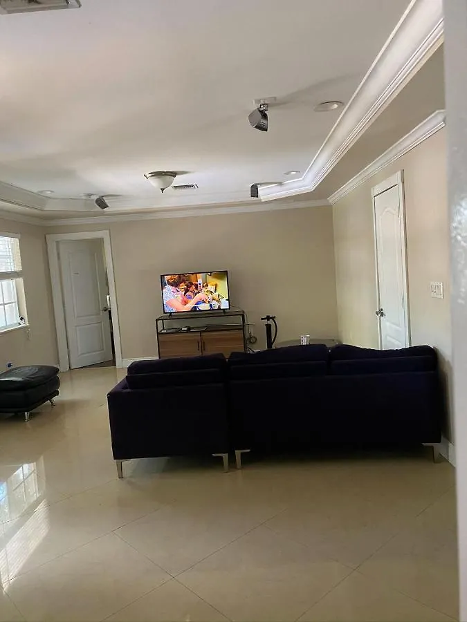 House World Connect Pansiyon Miami