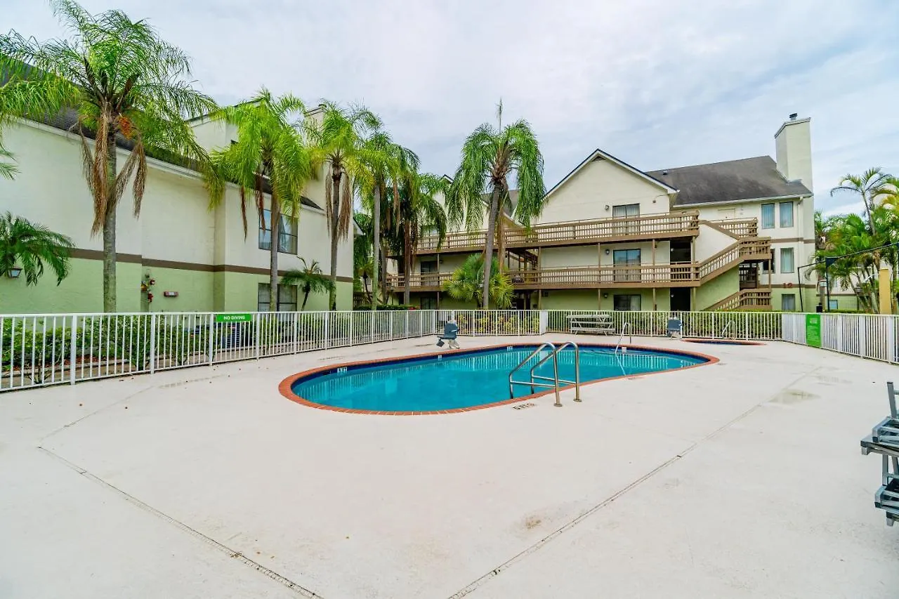 Hotel & Miami Airport West