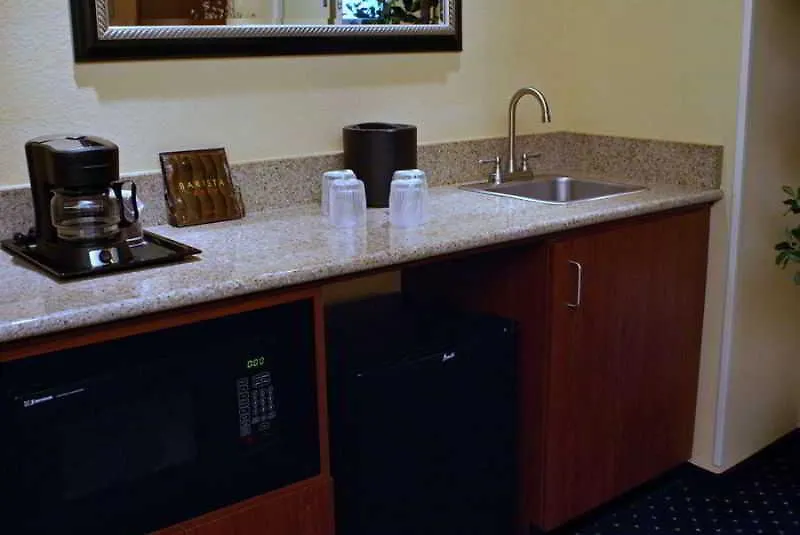 Courtyard By Marriott Miami At Dolphin Mall Hotel