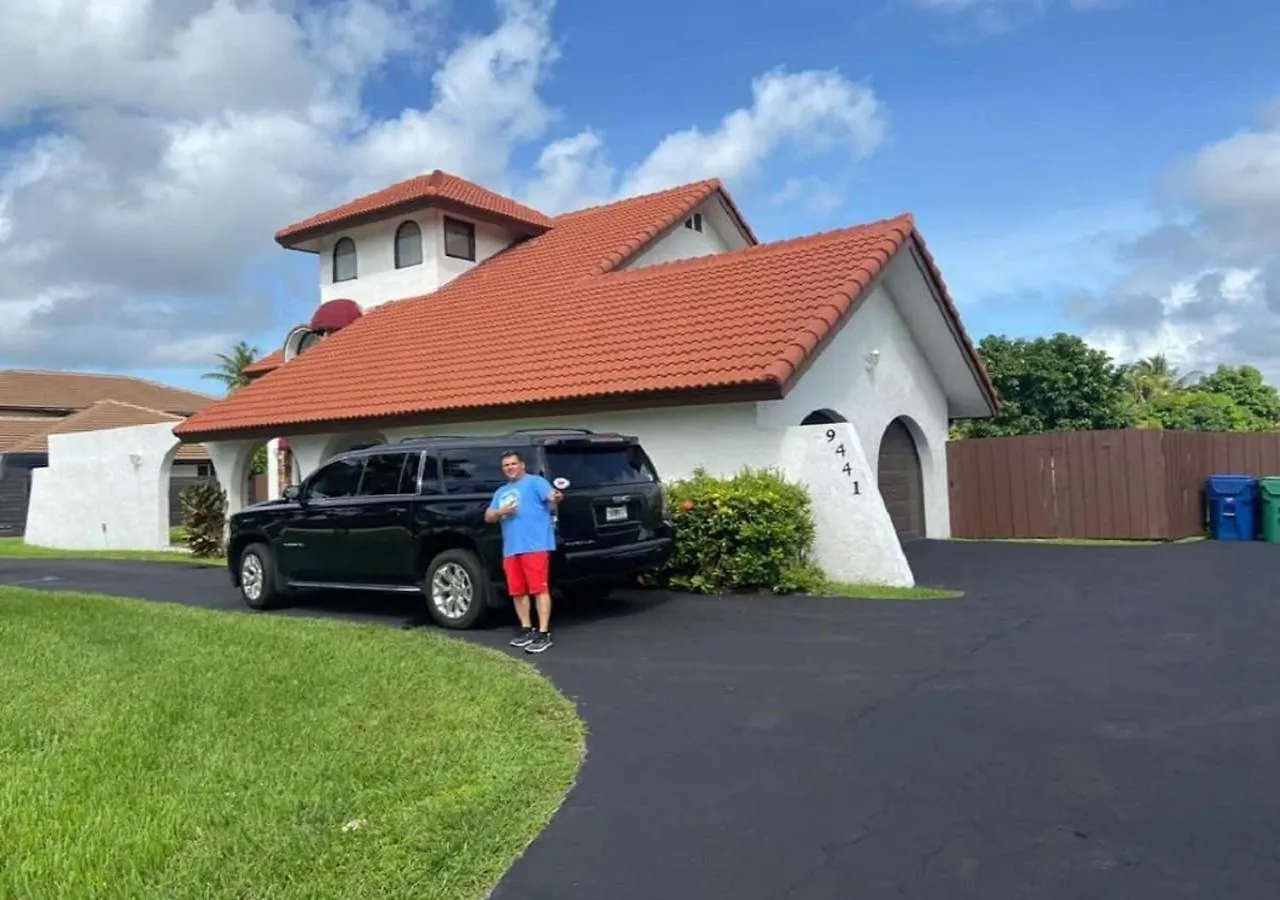 Spanish Style House - Free Parking Homestay Miami