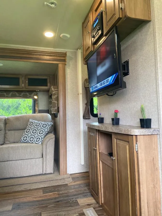 Cozy Camper - Free Parking Camping Miami