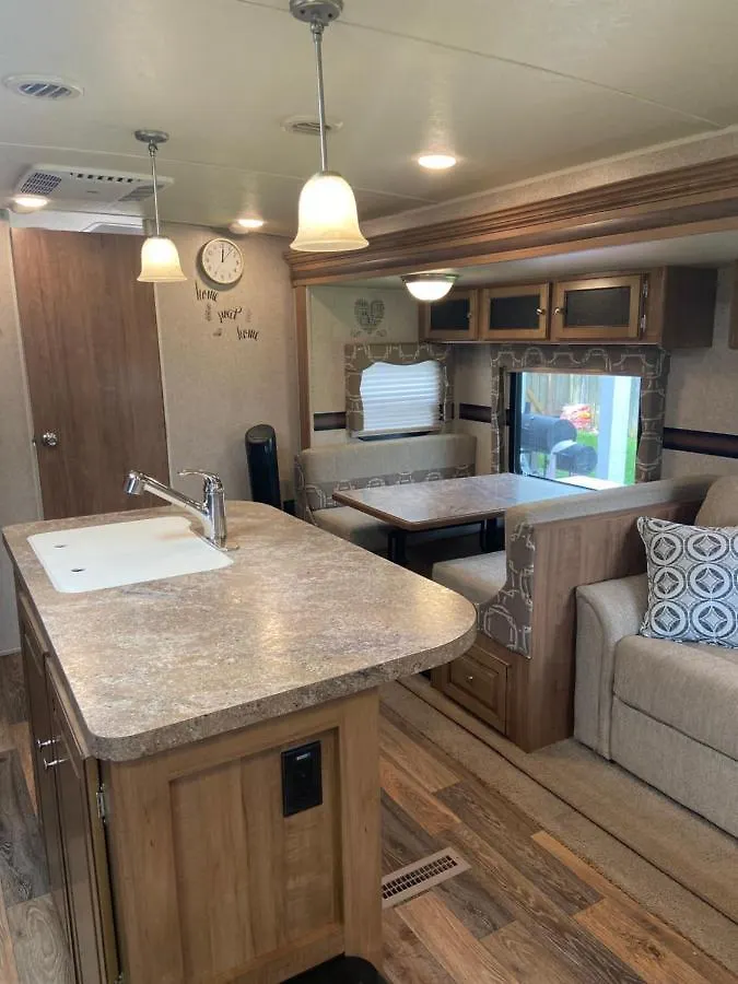 Camping Cozy Camper - Free Parking *