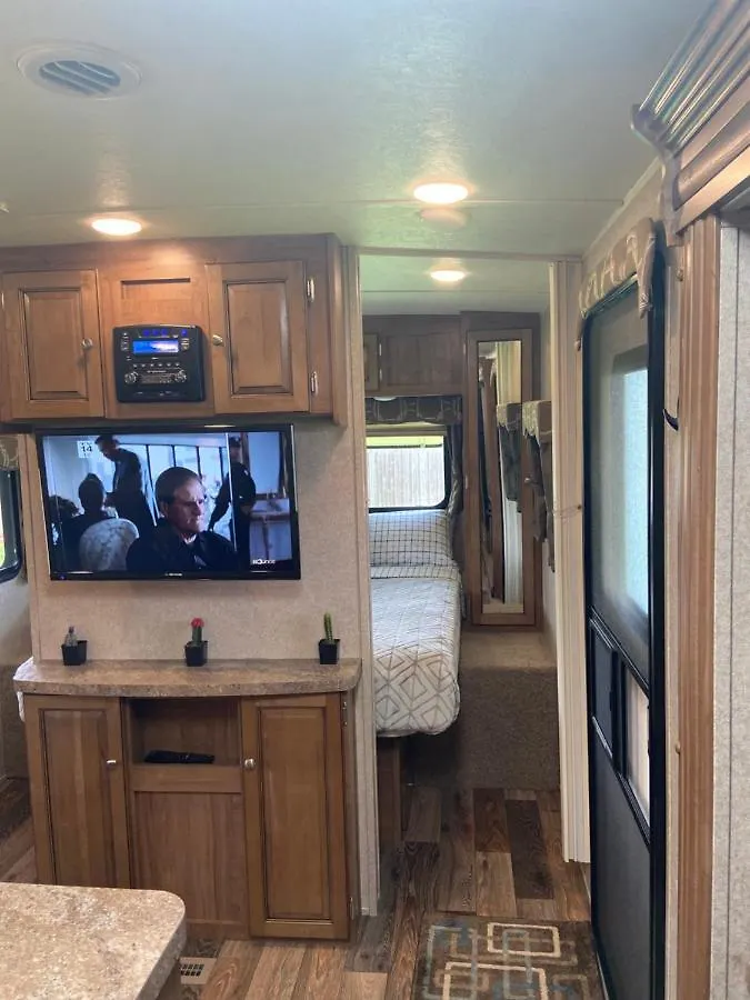 Cozy Camper - Free Parking