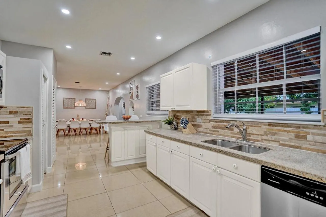 Willa Luxury Rattan Getaway Miami