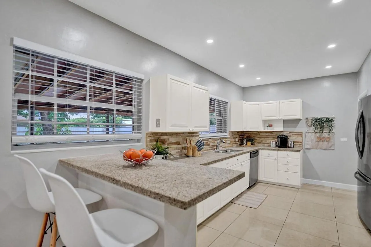 Luxury Rattan Getaway Willa Miami