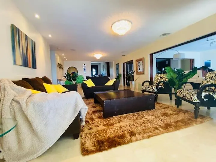 Toscana - Luxury With Pool Miami