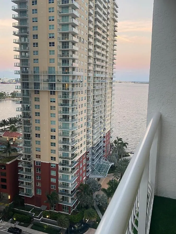 High Rise Brickell Modern *