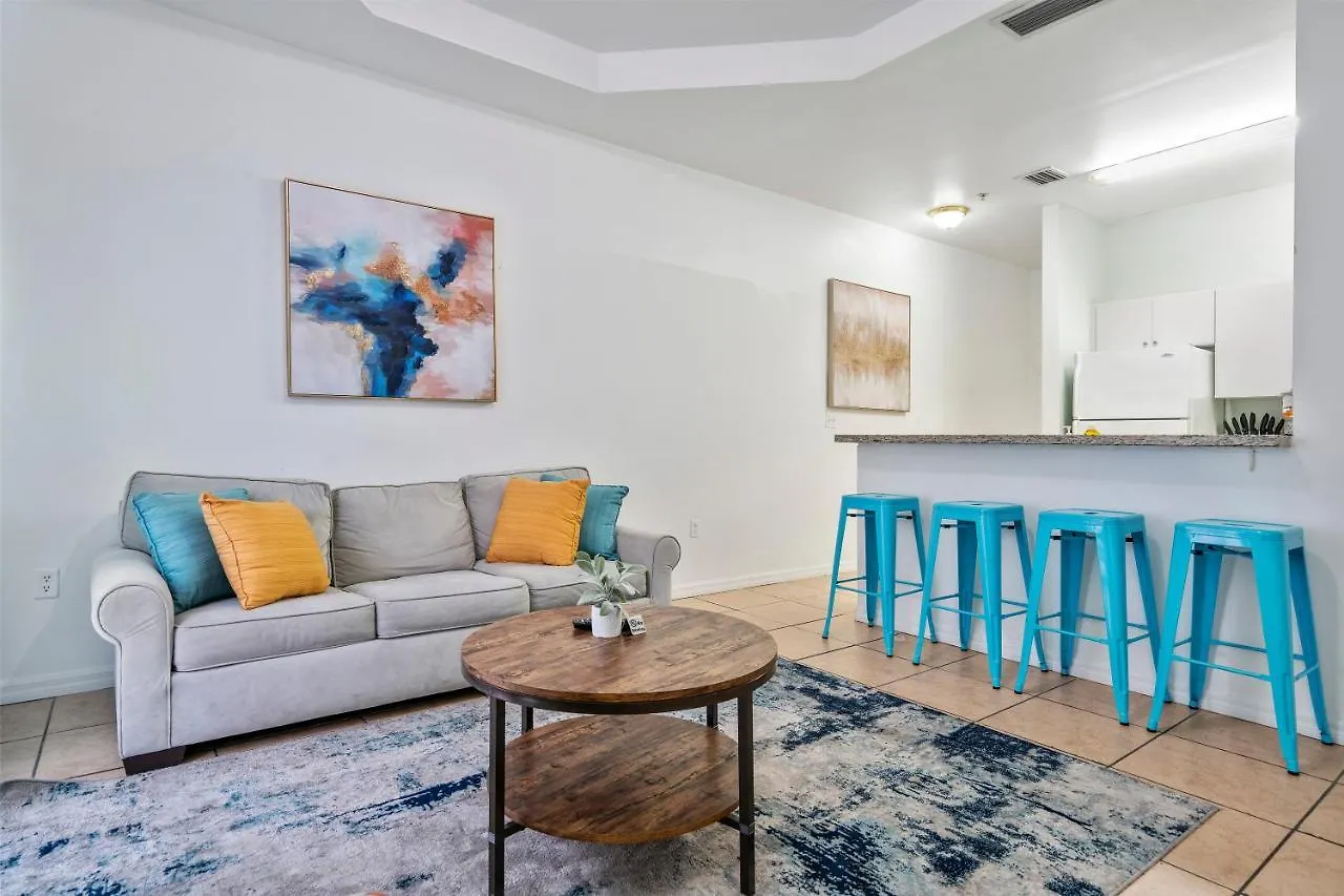 Apartment Airport Getaway *