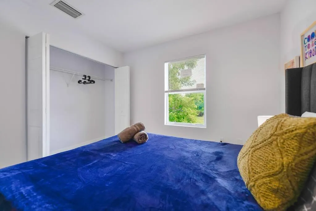 別荘 Lovely 3 Bedrooms 2 Bathroom At Liberty City