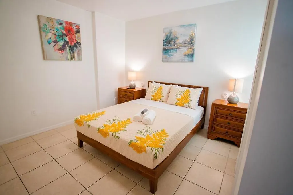 2/2.5 Apartment,7 Mins Airport, 20 Min Beach شقة ميامي