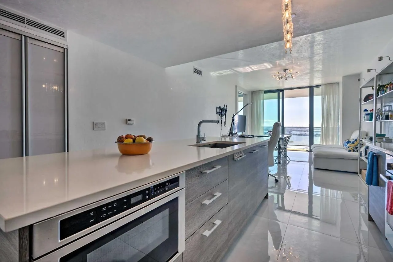 Luxe With Community Pool And Hot Tub! Miami