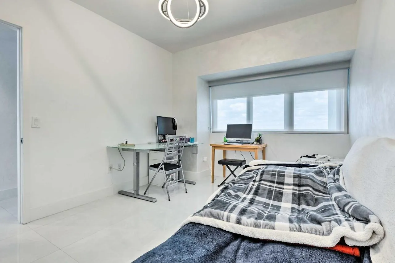 Luxe With Community Pool And Hot Tub! Miami