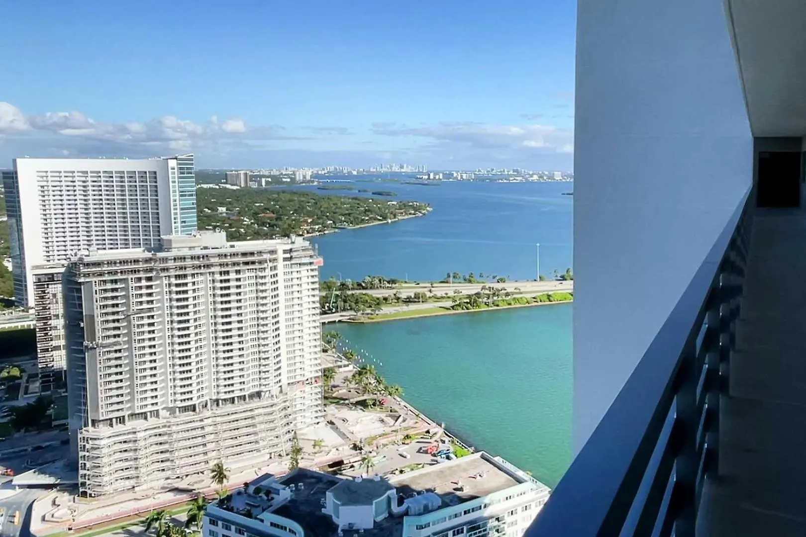 Luxe With Community Pool And Hot Tub! * Miami