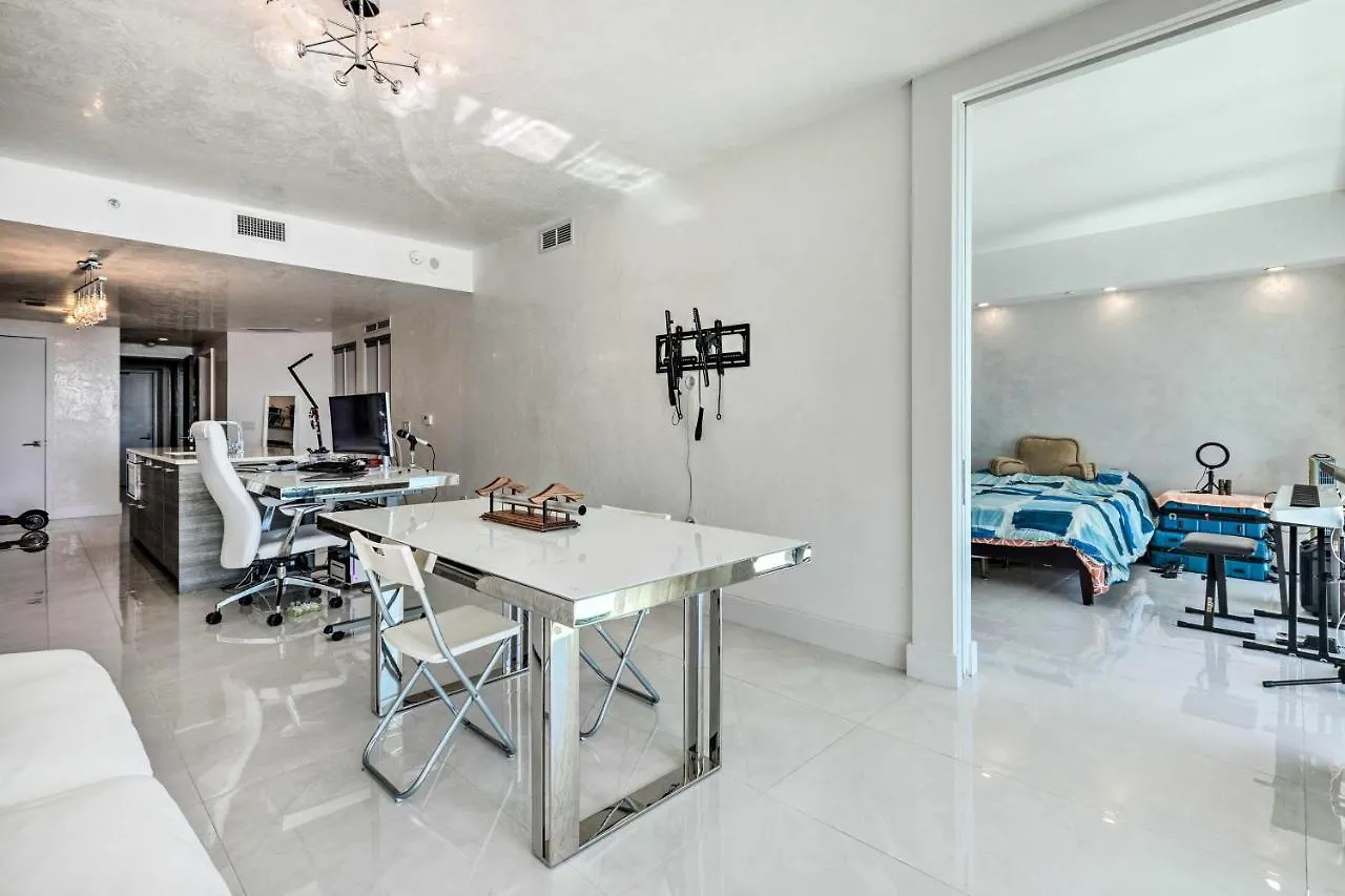 Luxe With Community Pool And Hot Tub! Apartment *