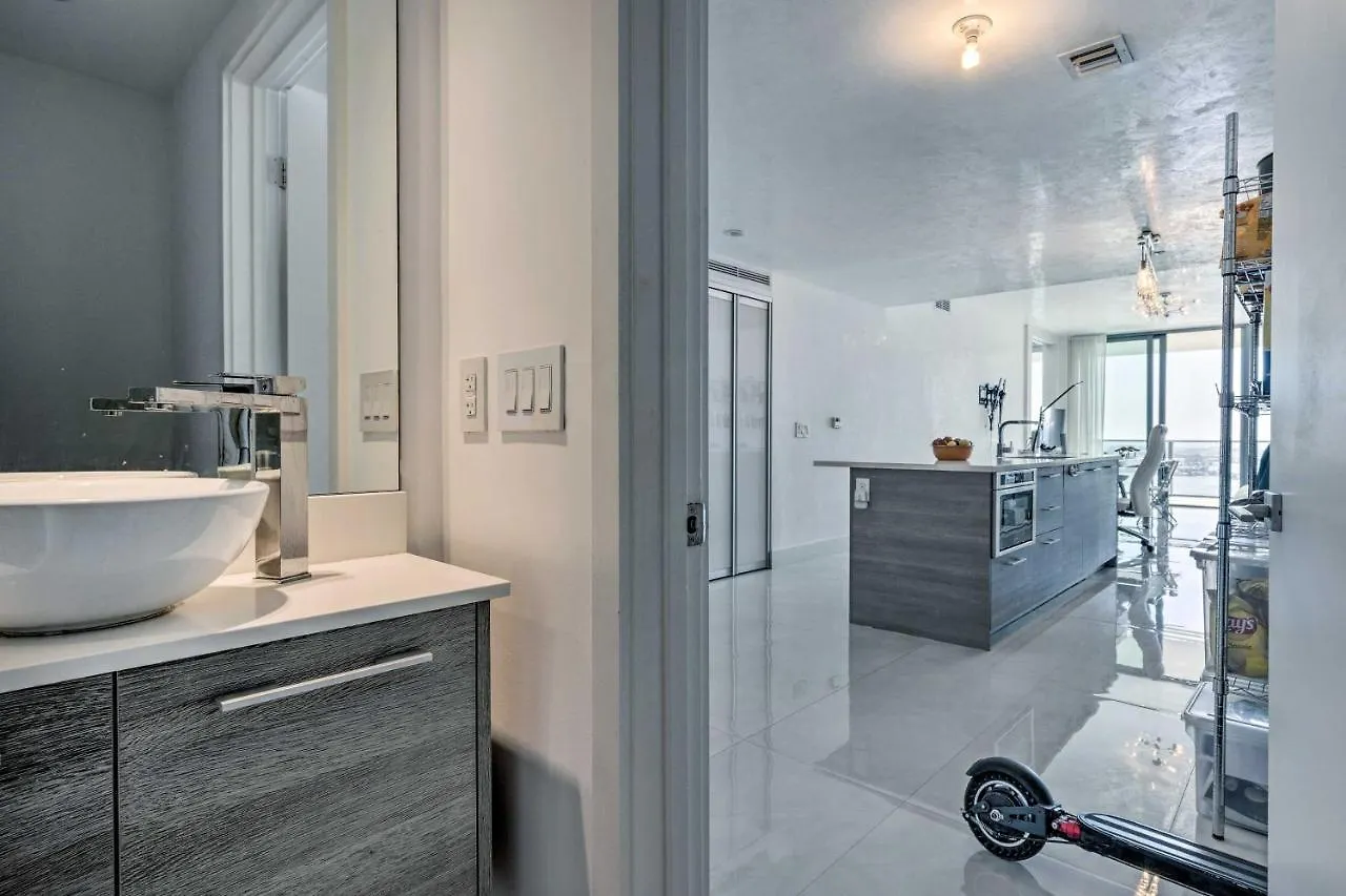 Luxe With Community Pool And Hot Tub! * Miami