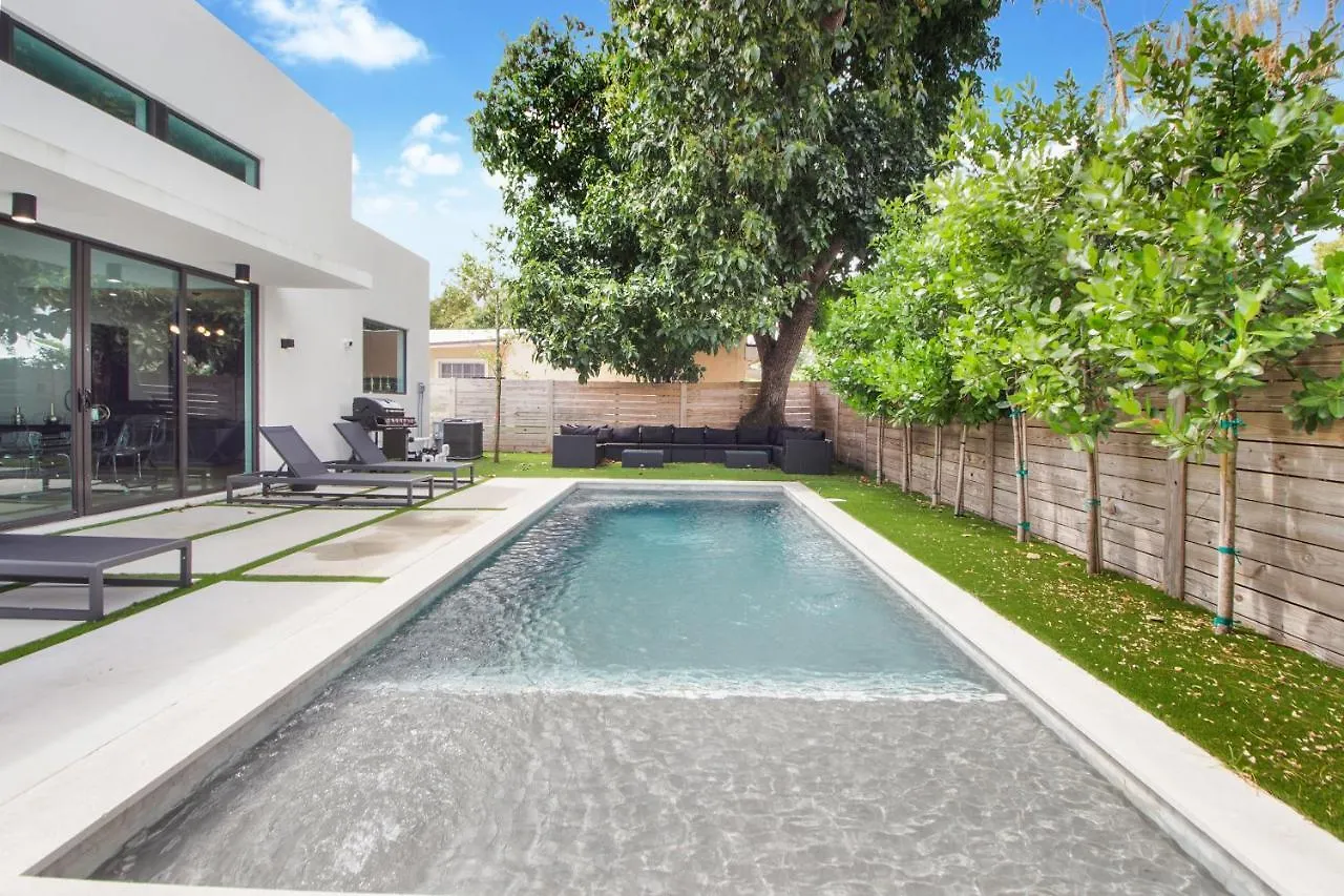 Noir Design District 4br & 2ba Sleeps 14 With Grill, Pool Table, Pool & ヴィラ *