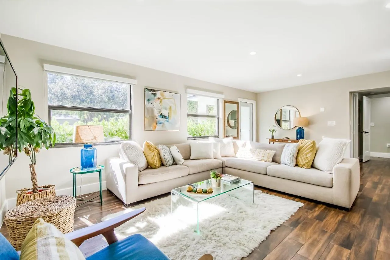 度假居 Mid-century Modern Oasis *