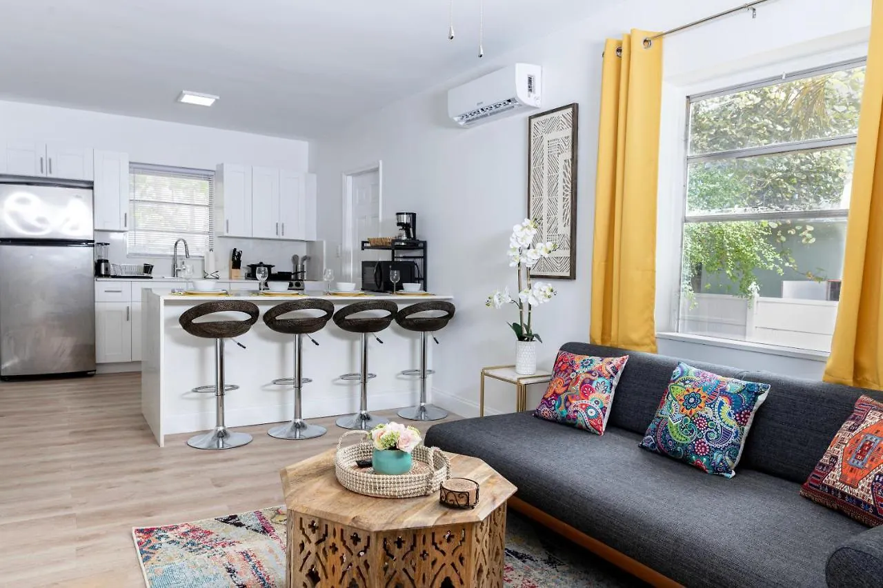 Beautiful Casita With King Bed And Private Patio Close To Calle 8, Mia Airport, Coral Gables Дом отдыха *