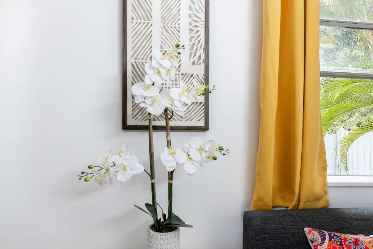 Дом отдыха Beautiful Casita With King Bed And Private Patio Close To Calle 8, Mia Airport, Coral Gables Майами