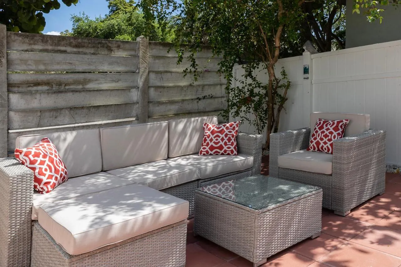 Дом отдыха Beautiful Casita With King Bed And Private Patio Close To Calle 8, Mia Airport, Coral Gables *