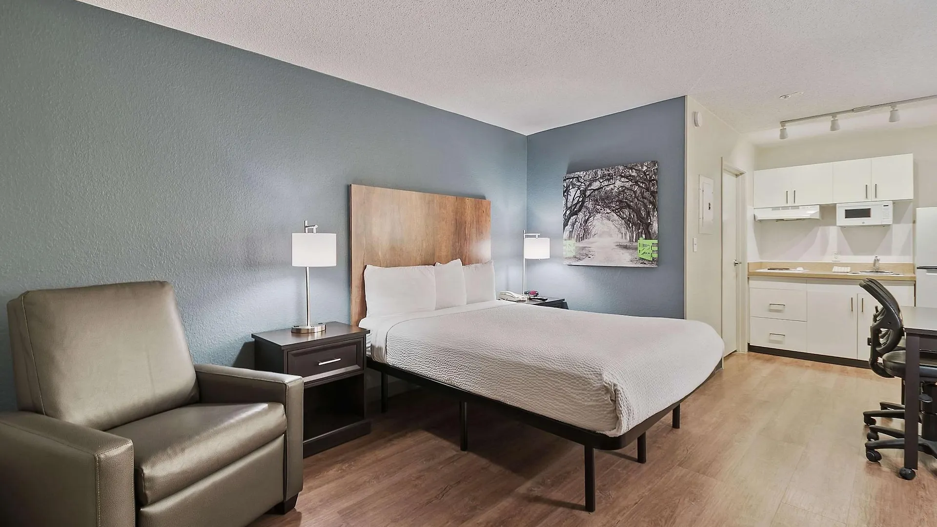 Extended America - - Airport - Blue Lagoon Hotel 2*