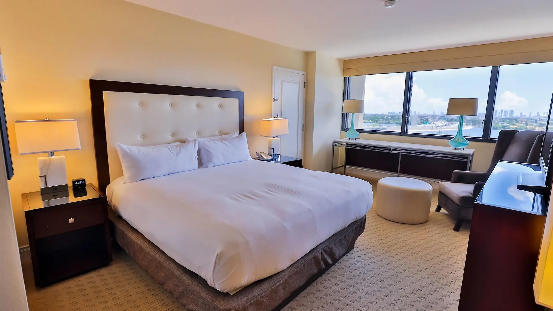 Hilton Airport Blue Lagoon Miami