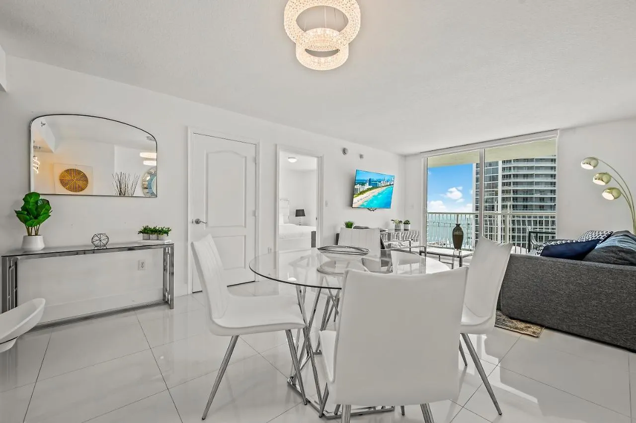 Luxurious With Parking In Brickell דירה מיאמי