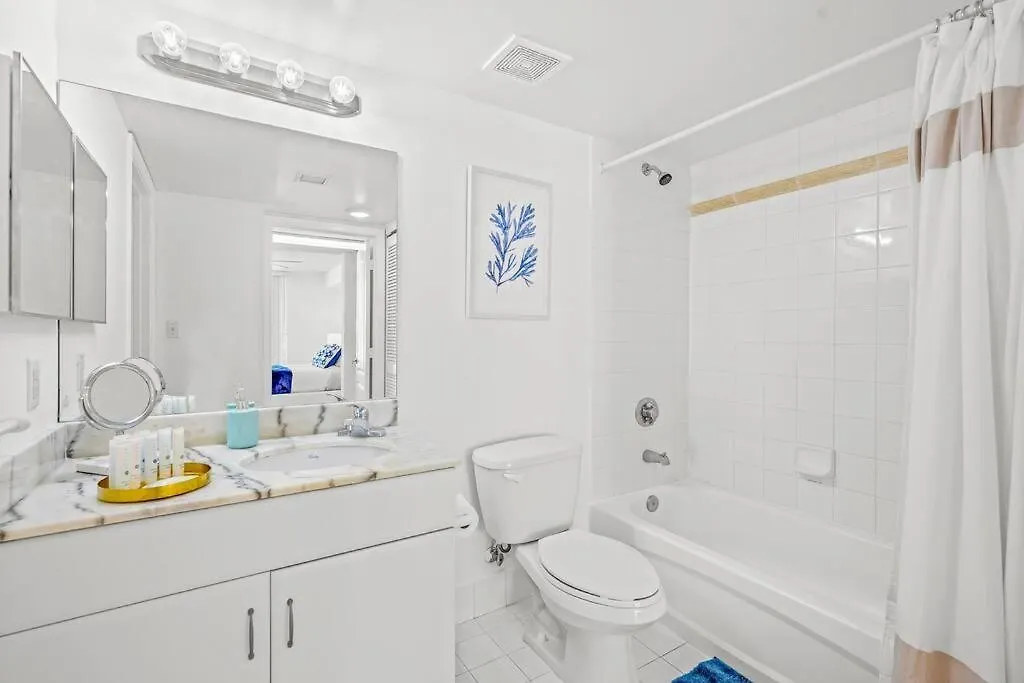 High Floor Unit Located In Brickell - Free Parking