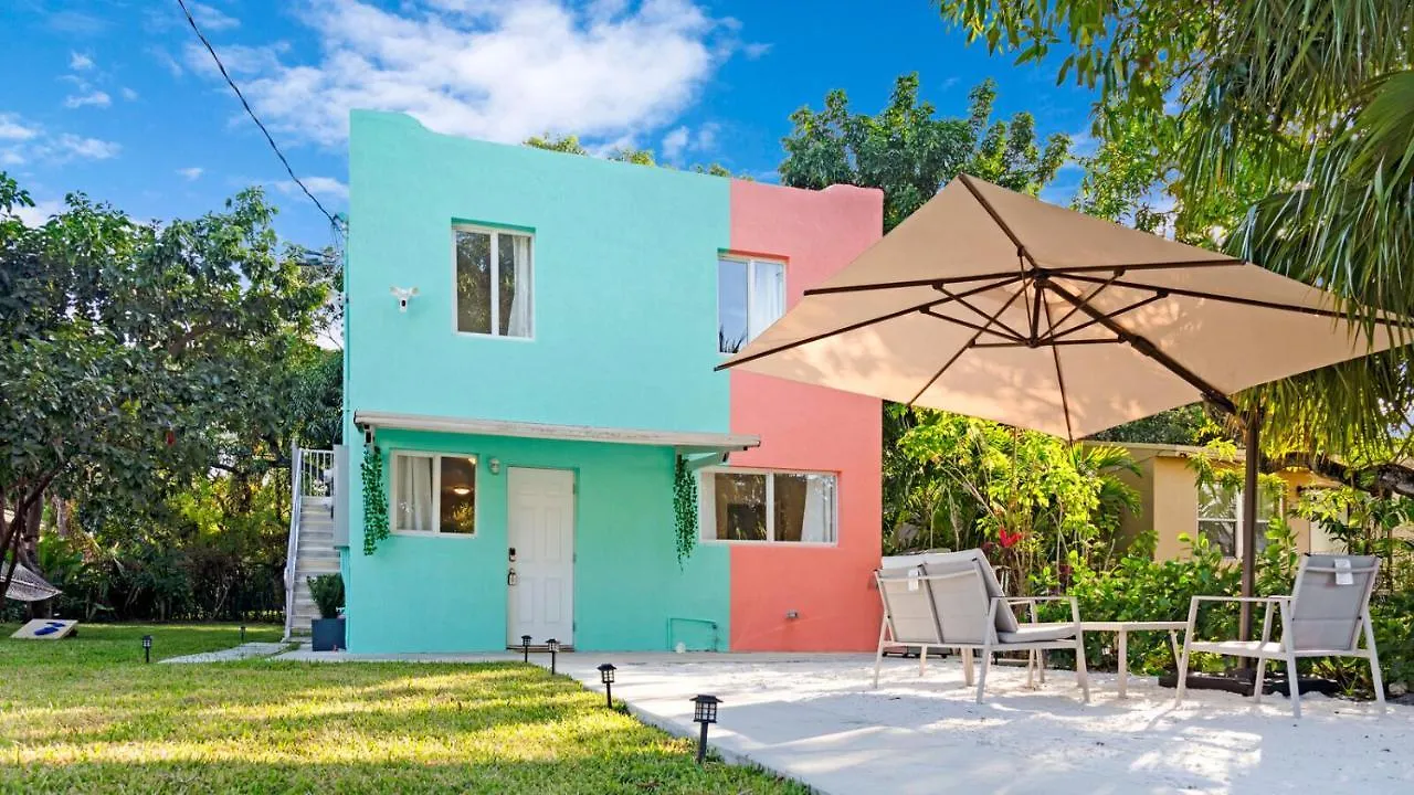 Wynwood's Urban Oasis Apartment