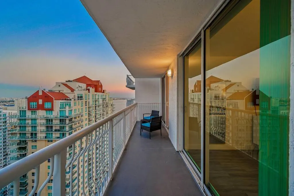 High Floor Unit Located In Brickell - Free Parking 마이애미