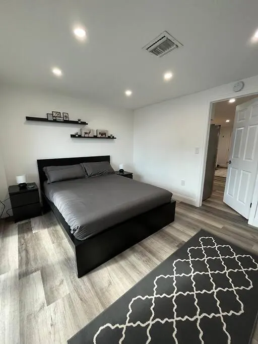Reach-miami Hosting: Luxury Near Brickell *