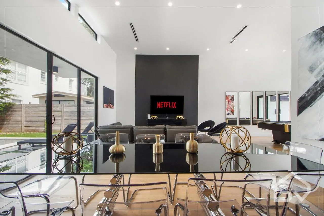Noir Design District 4br & 2ba Sleeps 14 With Grill, Pool Table, Pool & ヴィラ