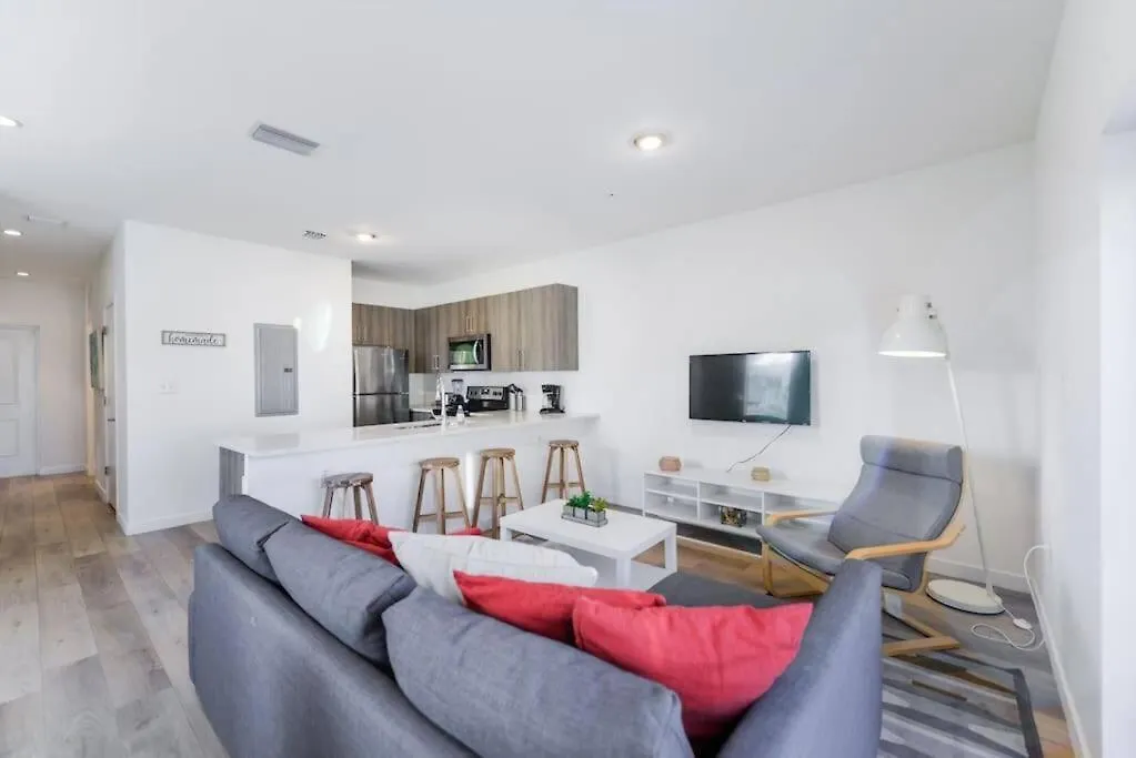 Amazing Town House 15 Min From The Beach Wfree Parking Holiday home