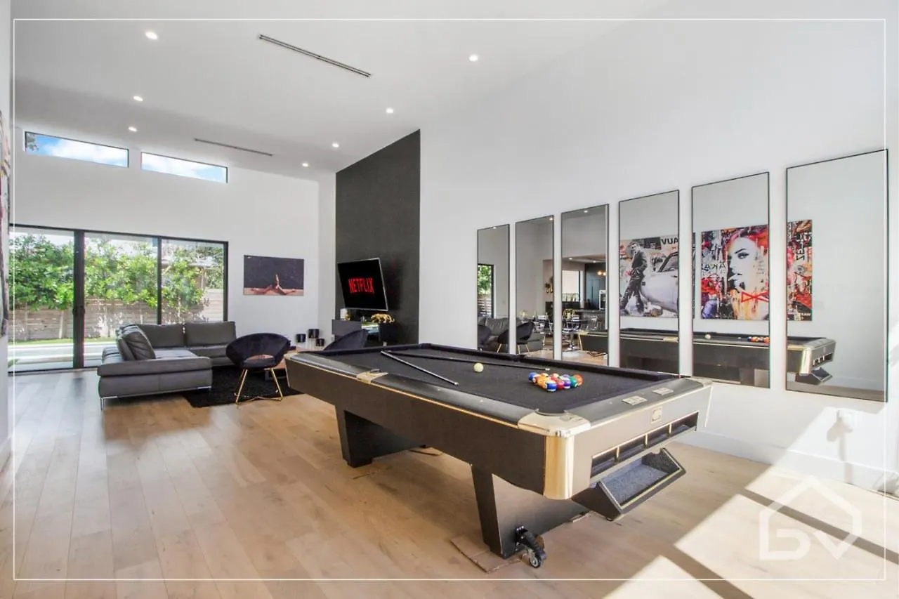 ヴィラ Noir Design District 4br & 2ba Sleeps 14 With Grill, Pool Table, Pool & マイアミ