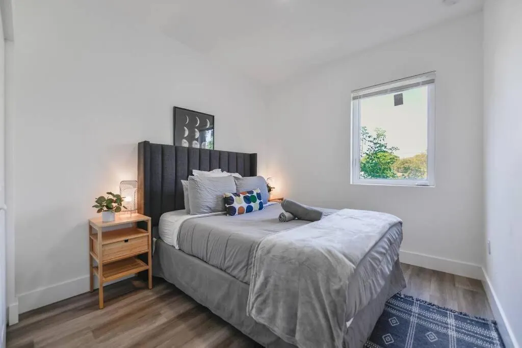 Spectacular 3 Bedrooms House, Spacious And Bright