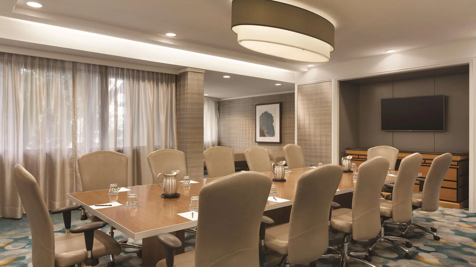 Hilton Airport Blue Lagoon Hotell 4*