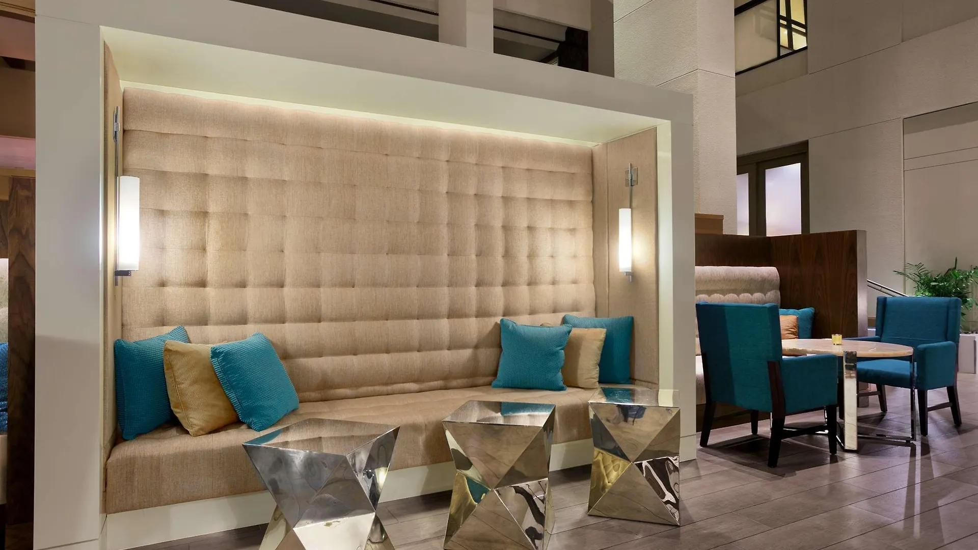 Hilton Airport Blue Lagoon Hotell 4*