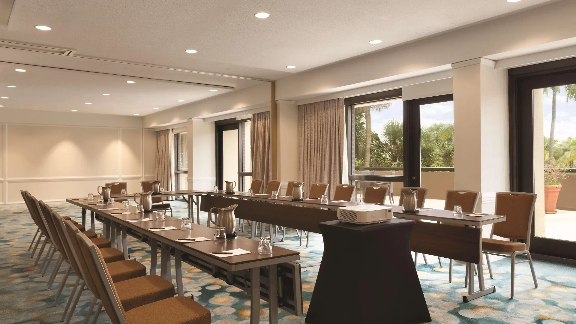 Hotell Hilton Airport Blue Lagoon 4*