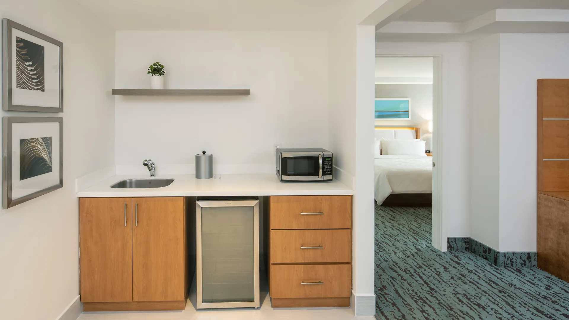 Hampton & Airport South/blue Lagoon 3*