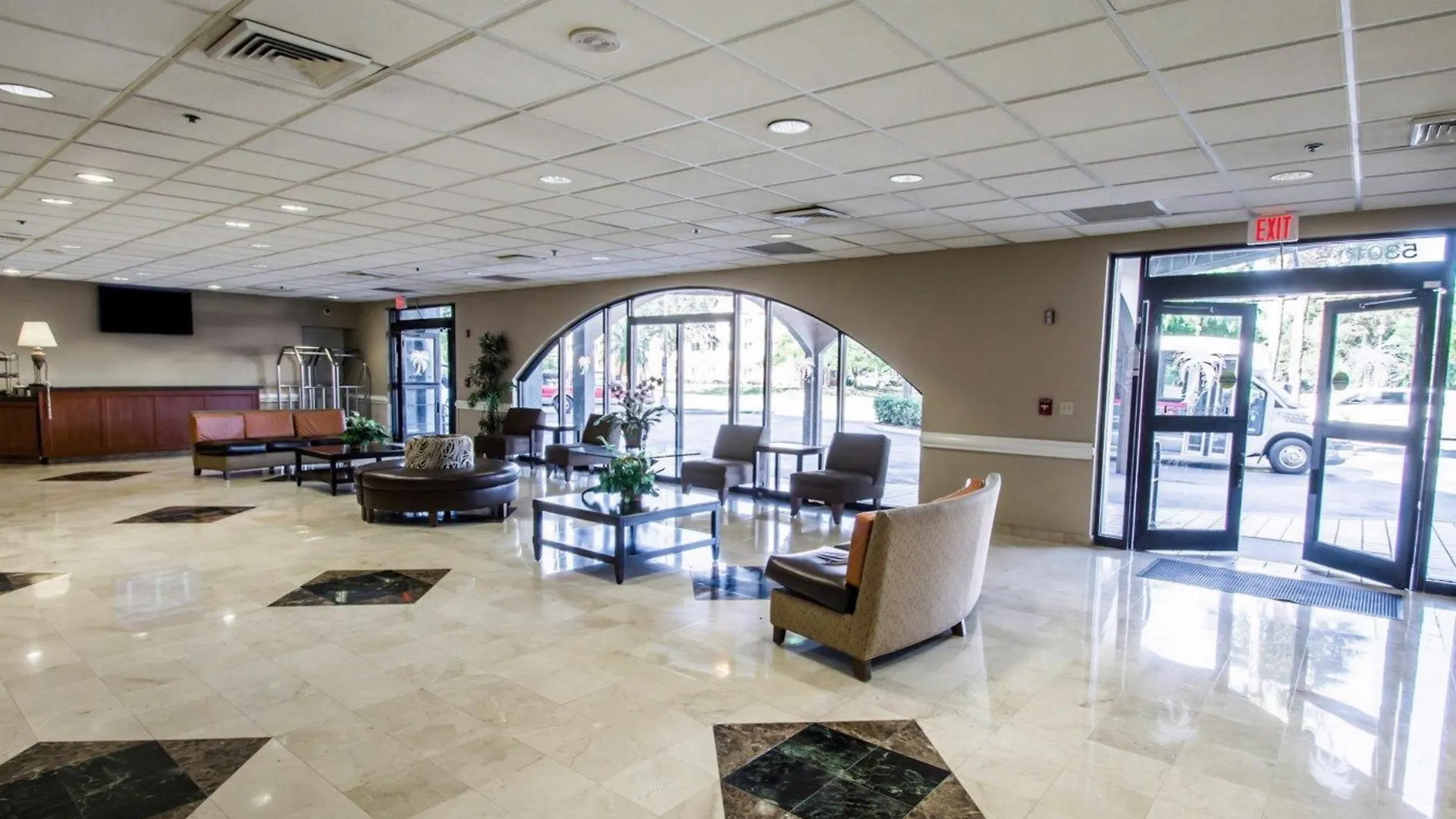 Clarion & Miami International Airport 2*